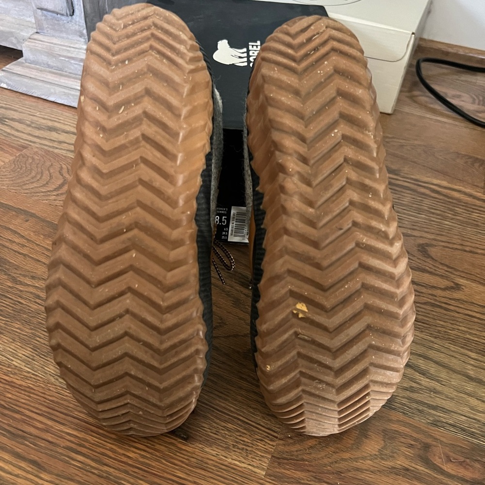 Sorel Booties size 8.5